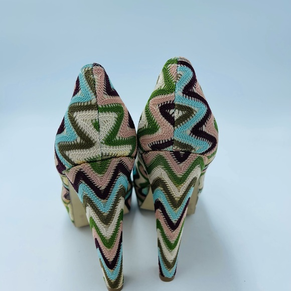 Madden Girl “Malley” Zigzag Chevron Multi Color Green Beige Platform Pumps - Picture 2 of 8
